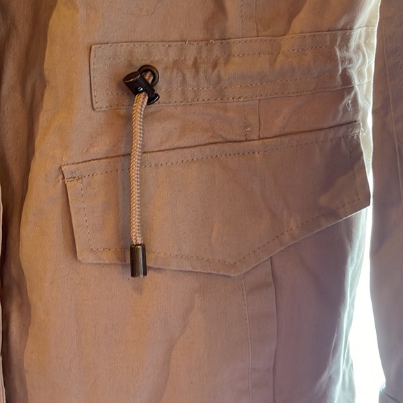 Hooded light jacket in new condition - Picture 4 of 7